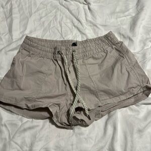 Vuori Ripstop Shorts Tan White